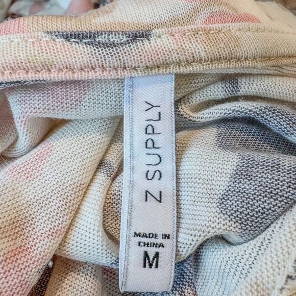 Z Supply, Ultra Soft Light Weight V-Neck Floral Print Pocket Tee, Women's Medium - Picture 7 of 8